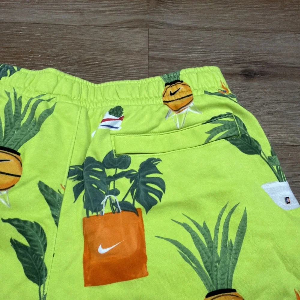 Nike Men's LARGE Court Cortez Plant Graphic Printed Green Sweatshorts DV9613-321